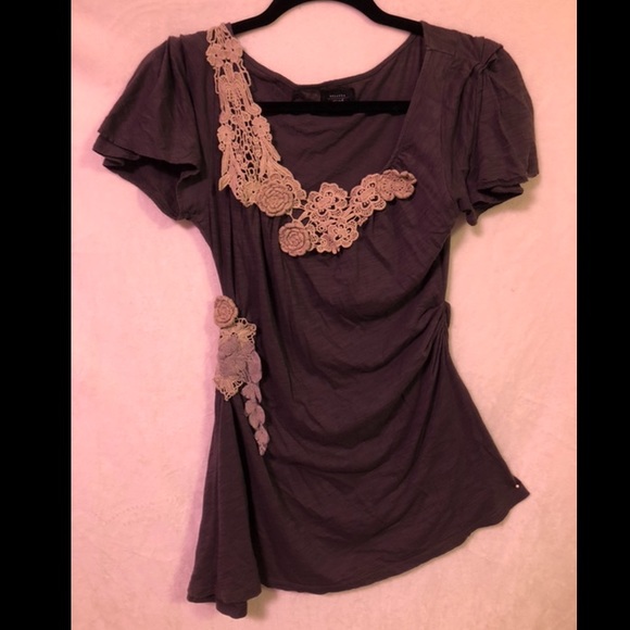 Ruched flowing top with crochet flower accents - Picture 3 of 4